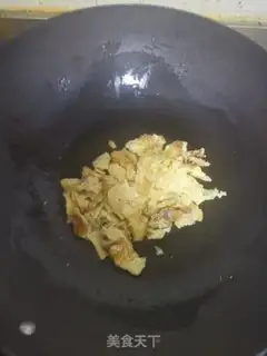 Make Garlic fried eggs step 2