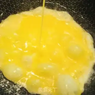 Make Tomato fried eggs step 4