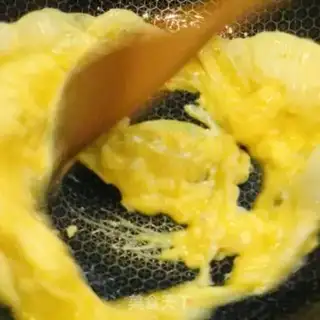 Make Tomato fried eggs step 5