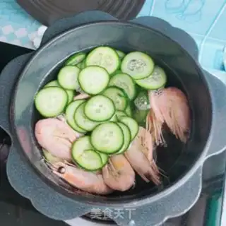 Make Sweet shrimp cucumber soup step 4