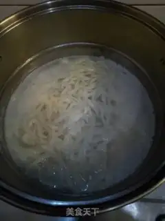 Make Tomato bean noodle step 1