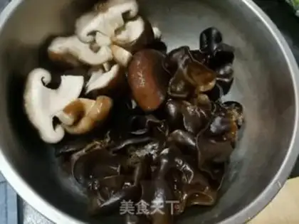 Make Home-to-home mushrooms and ear dumplings step 4