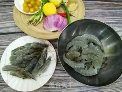 Make Sour lemon shrimp step 1