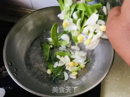 Make Dutch beans for lilies step 2