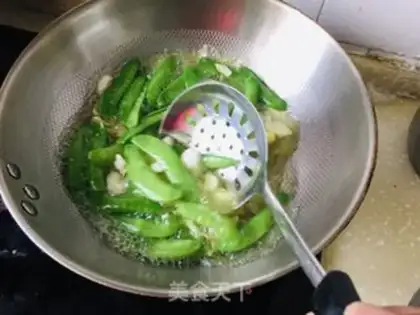 Make Dutch beans for lilies step 3