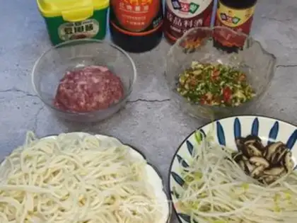 Make Meat sauce noodles step 2