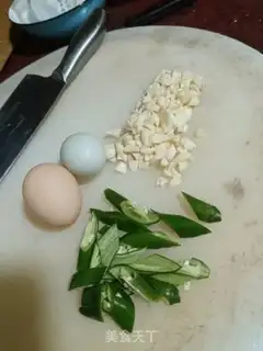 Make Green pepper fried eggs and oxen dry Bacillus step 4