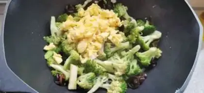 Make Cracker eggs step 3