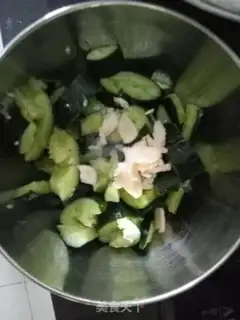 Make Shoot the cucumber step 1