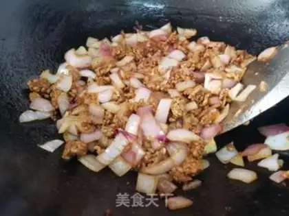 Make Onions, fried meat step 2