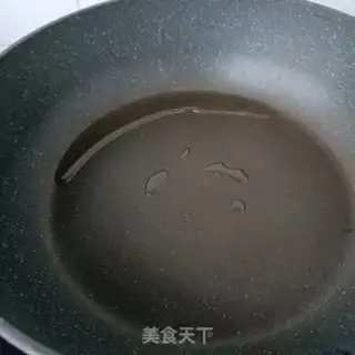 Make Shrimp skinball tomato soup step 1