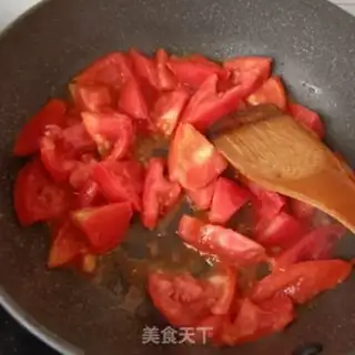 Make Shrimp skinball tomato soup step 2