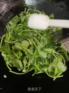 Make Garlic fried potatoes step 5