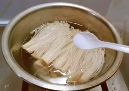 Make Garlic ketchup step 1