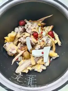 Make Duckheads, duck claw soup step 2