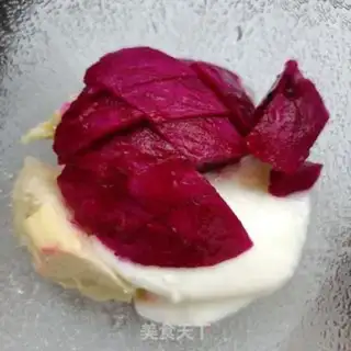 Make Grenade, dragon fruit, yogurt step 2