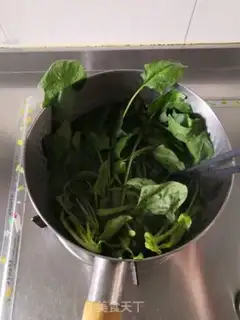 Make Spinach baked eggs step 1