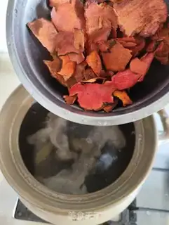 Make Qian Er Dong Tong Bone soup step 4