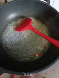 Make Spicy egg noodle step 2