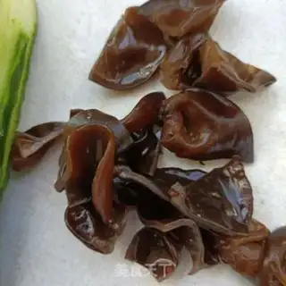 Make Chicken with cucumber step 0