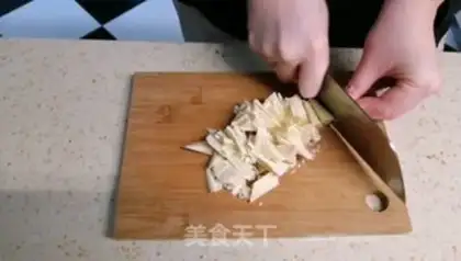 Make Cranberry white chocolate cake step 2