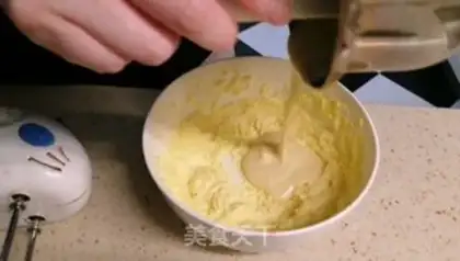 Make Cranberry white chocolate cake step 6
