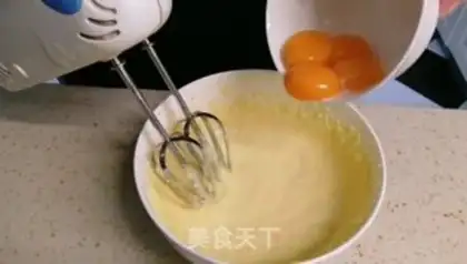 Make Cranberry white chocolate cake step 7