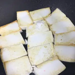 Make Eggs are fried tofu step 3