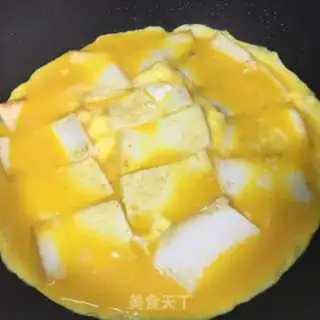 Make Eggs are fried tofu step 4