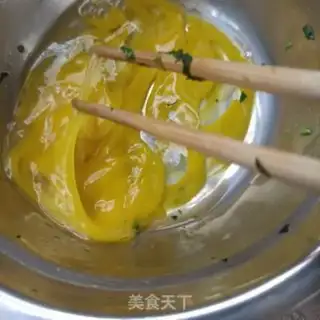 Make Meatloaf and fried eggs step 3