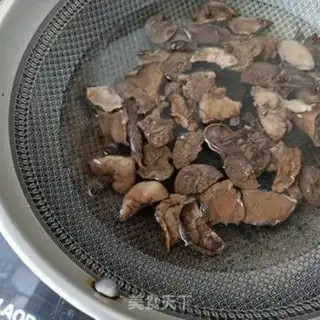 Make White mushroom mushrooms back to the pot step 3