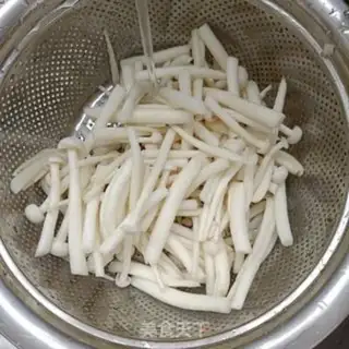 Make White mushroom mushrooms back to the pot step 7