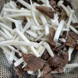 Make White mushroom mushrooms back to the pot step 8