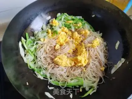 Make Four seasoned bean eggs, fried rice noodles step 6