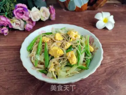 Make Four seasoned bean eggs, fried rice noodles step 8