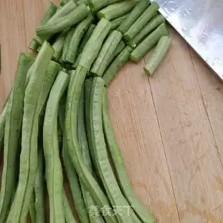 Make The meat and the beans step 0