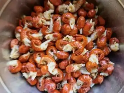 Make Spicy shrimp tails burning corn step 2