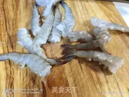 Make A fan of garlic shrimp step 0