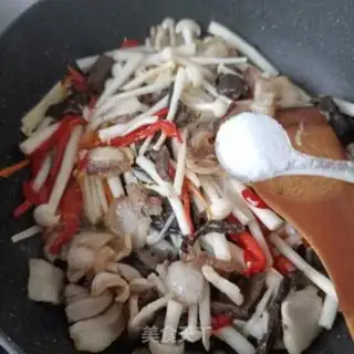 Make White mushroom mushrooms back to the pot step 18