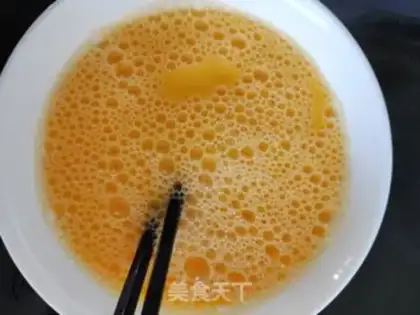 Make Cracking eggs step 4