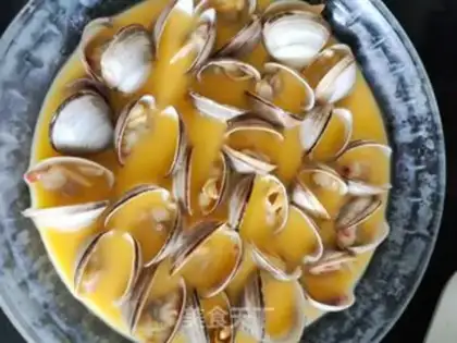 Make Cracking eggs step 5