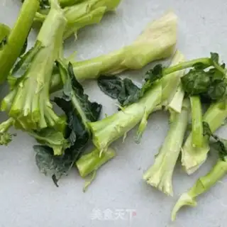 Make The broccoli has fried eggs step 0