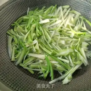 Make The broccoli has fried eggs step 2