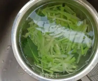 Make The broccoli has fried eggs step 4