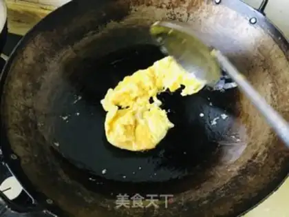 Make Scrambleded eggs step 1