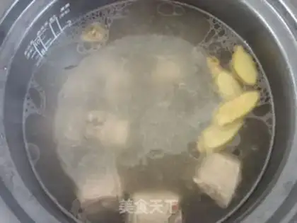 Make Bone soup, yellowfish balls step 0