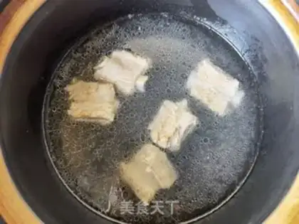Make Bone soup, yellowfish balls step 3