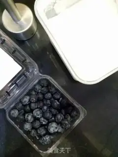 Make Blueberry milkshake step 0