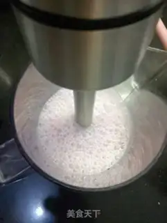 Make Blueberry milkshake step 3