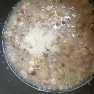 Make Two bean porridges full of wheat step 1